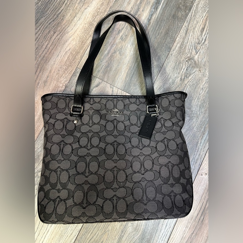 COACH Signature Tote/Bag - Picture 1 of 14